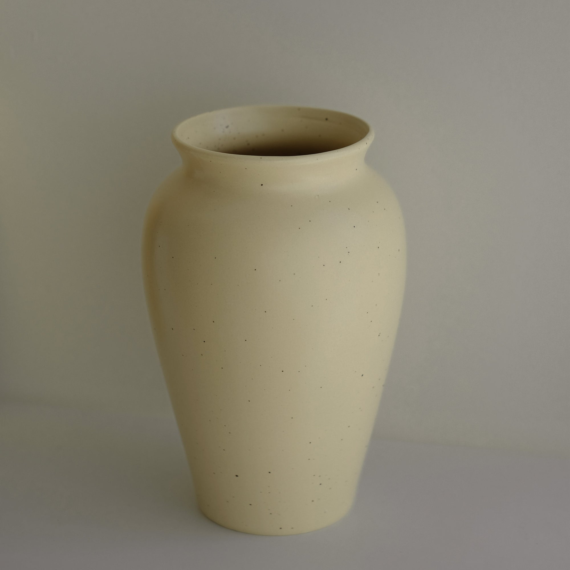 Natural Presentation Urn